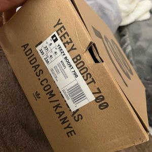 Adidas yeezy boost 700